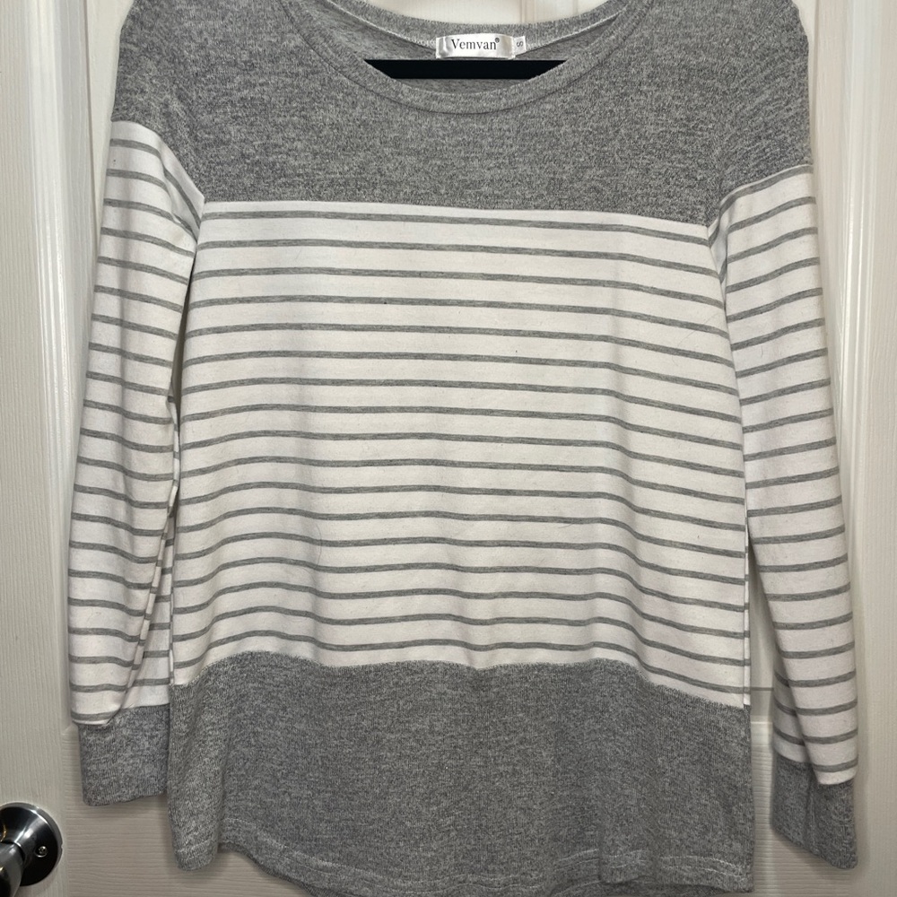 Women's Long Sleeve Gray and White Striped Top